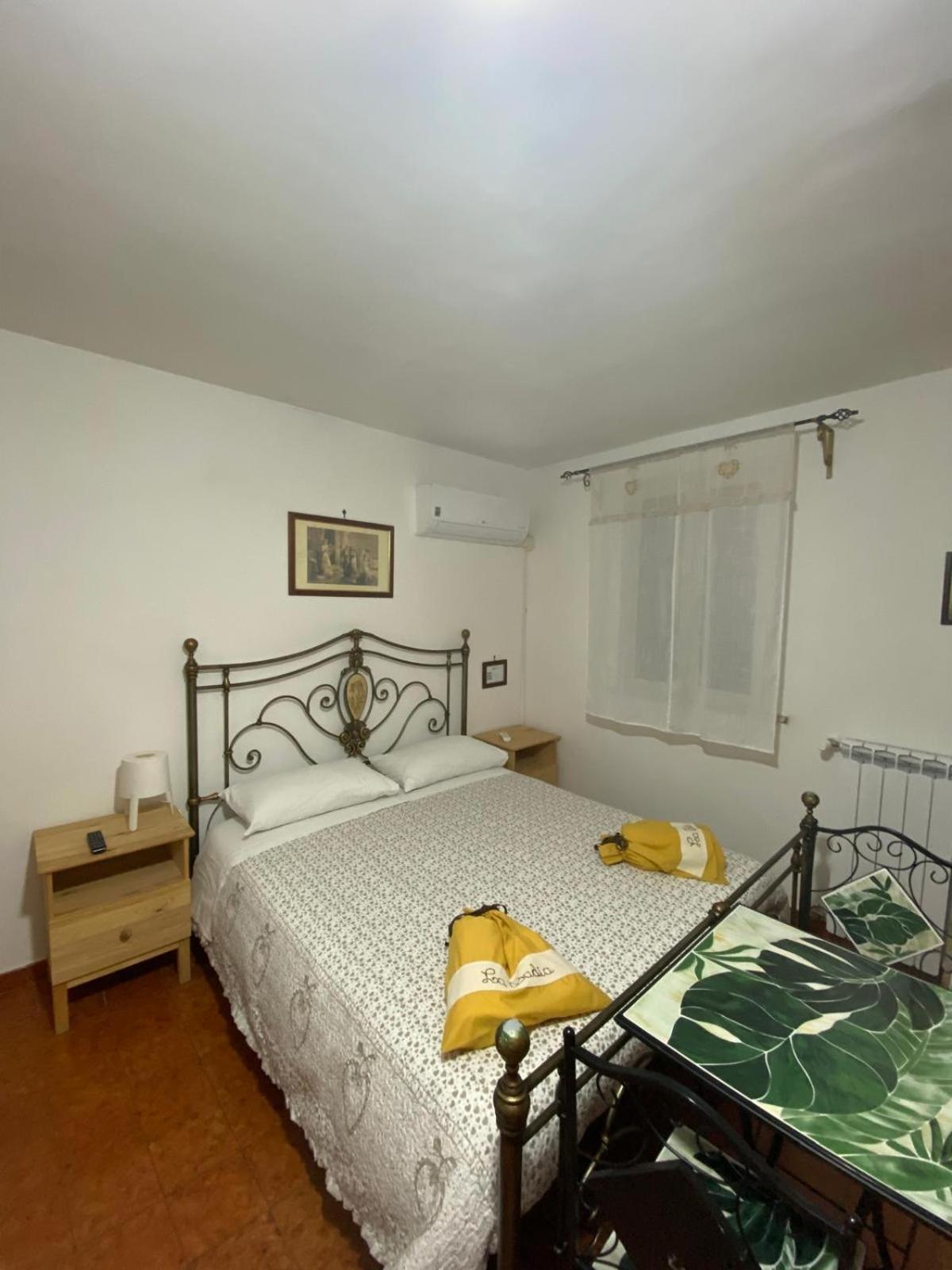 La Badia Hotel Месина Стая снимка